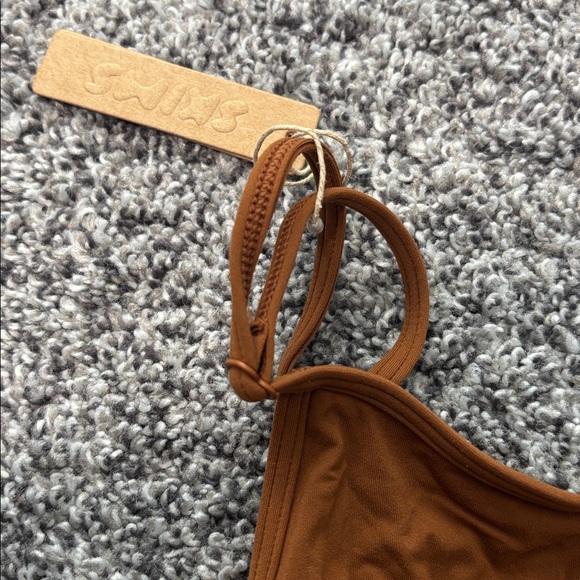 NWT Skims Fits Everybody One Shoulder Bralette in Copper Small - Picture 7 of 8